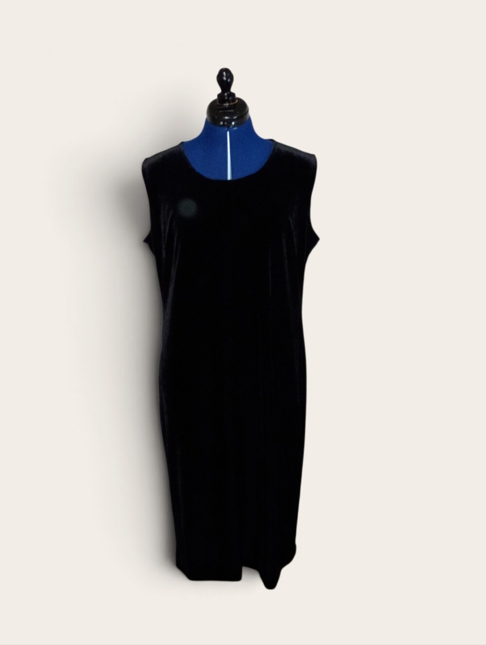 TanJay Black Velvet Sleeveless Shift Dress